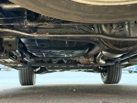 18-2005-lexus-lx-470-base-4wd-4dr-suv.webp