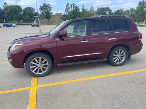 2011 LX 570