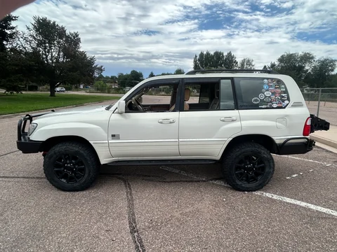 2001 LX470 great vehicle with lots of upgrades