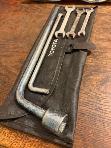 Toyota tools and bag [Europe, Switzerland]