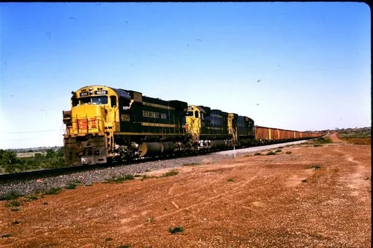 1982HammersleyIronOreTrain.webp
