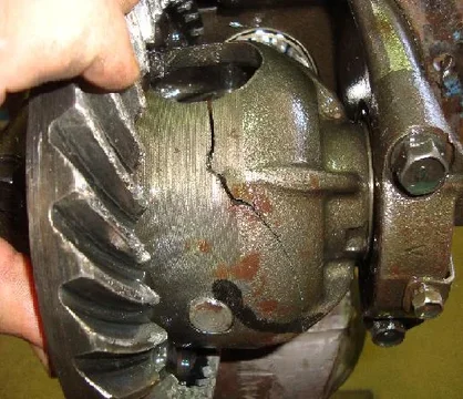 broken rear diff.webp