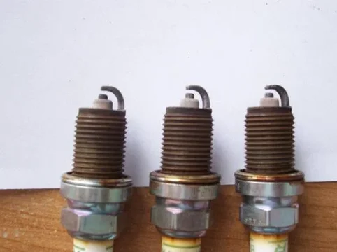 Plugs123.jpg Plugs123.jpg