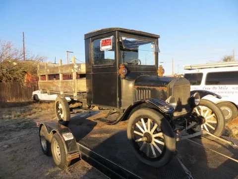Champs_Car_Show 015_sm.webp