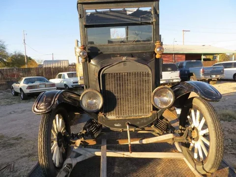 Champs_Car_Show 016_sm.webp