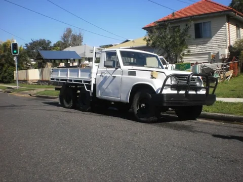 FJ55 6-wheeler.webp