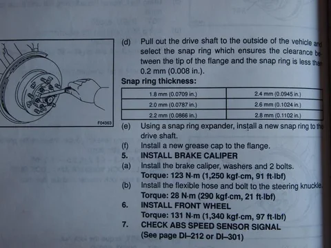 2001 TLC Front axle hub snap ring 003.webp