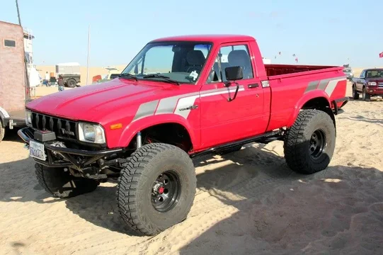 redHilux329.webp