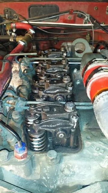 no valve covers.webp