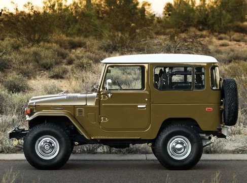 1977-Toyota-FJ40-Land-Cruiser-Side.webp