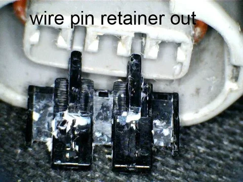 Stock-80-amp-connector-insert-retainer-removed-text.webp