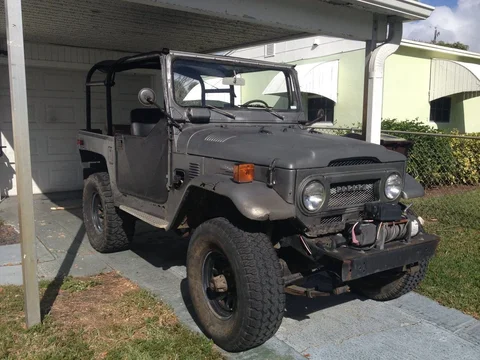 fj40 front.webp