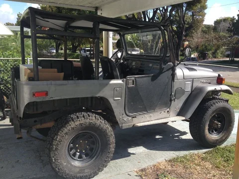 fj40 side.webp