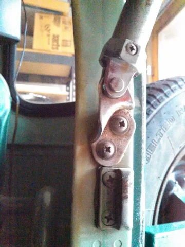 Strut lower bracket.jpg