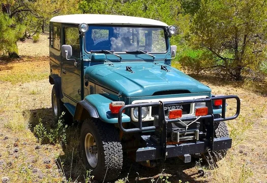 81 Gray:Green FJ40 Beauty Shot.webp