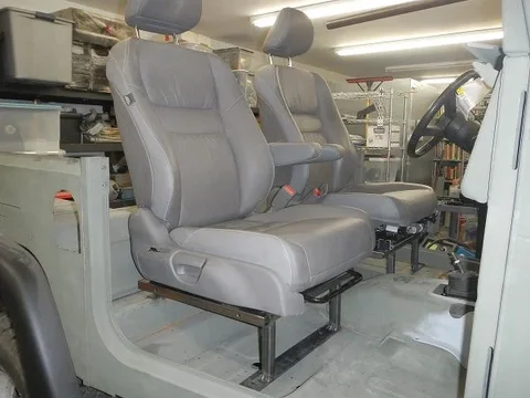 Seats installed DSCN3204.webp