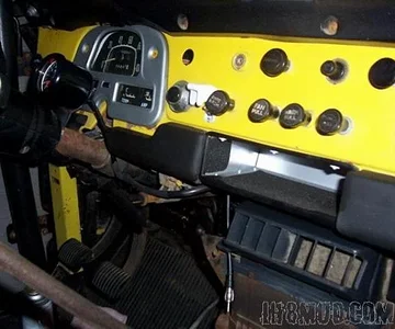 000 0081%20%28Small%29
A little aluminum box I bent up to fill my missing radio hole.