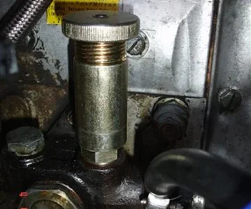 Fitted this poor quality primer pump in Aug 2007. -- Dumped it in June 2008 (in favour of a Bosch pump) because it dripped fuel whenever I used it.