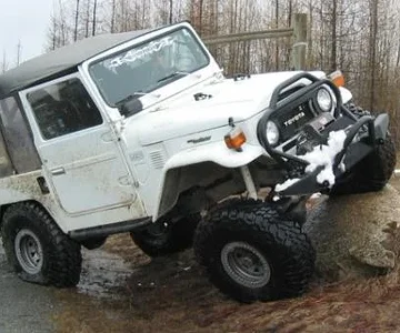 FJ40 flexing at Grouse Creek.
