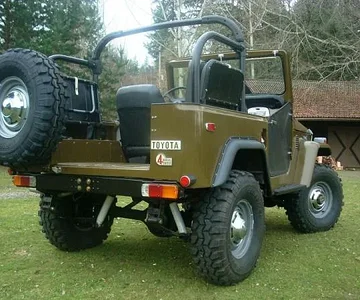 back shot 1976 FJ40 Olive  4" Rancho Lift, all stock running gear. 32 x 10.50 TSL Super Swamper Tires on OEM rims.