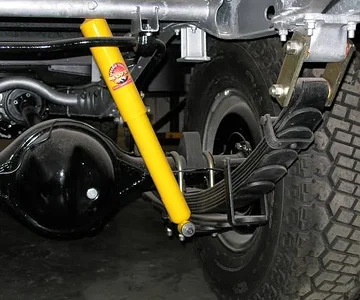 P8260105 the spring shackle looks like it could go either way?!