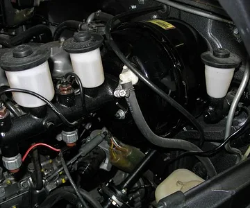 P8260111 power brakes - you'd have to ask Ryan what booster it is www.hilltopcruisers.com