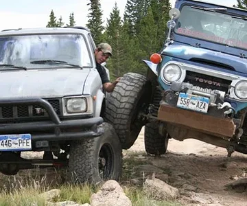 Tyler guides Frank's truck onto his tire.