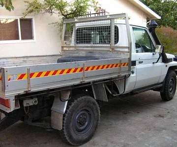 HZJ79 - PS, A/C, 5 speed, dual tanks, snorkle, tray back