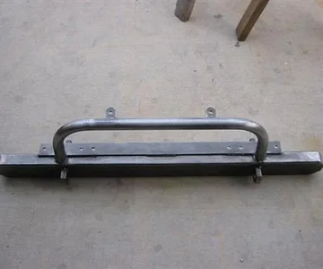 Long trapezoid ended FJ40 bumper.