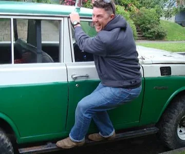 HEY MAX!!! YOU LIKE APPLE!!!? HOW YOU LIKE THEM APPLES!!!?