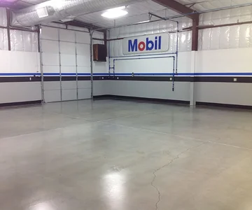 6" vinyl floor base