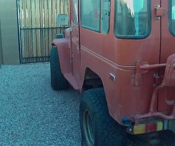 Straight body, except for a little rear rust on the corners.