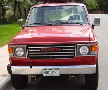 FJ60 Front Replaced the stock square lights