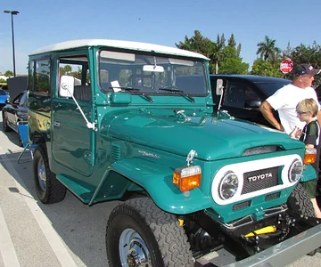 Green FJ40 at Cars and Coffee