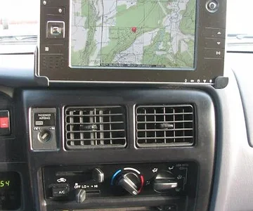 Dale's Asus R2H on a RAM mount running Overland Navigator 2.0.