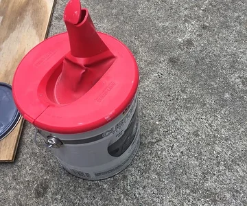 paint can spout