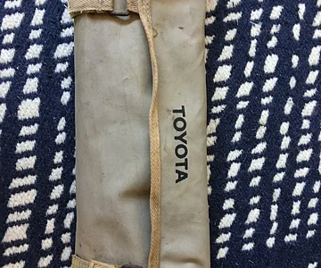 Land Cruiser tool kit front