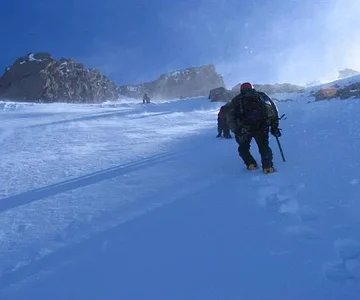 Media 'Cassaval Ridge Mt. Shasta 2004 Going up' in album 'toutes sortes'