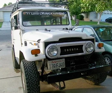 T3qFJ40...T3q IS THE JAPANESE KANTANA WRITING WHERE EACH WORD IS WRITTEN IN 3 STROKES, T(TO)...3(YO)...q(DA) & AS WE ALL KNOW THE MODEL #FJ40.