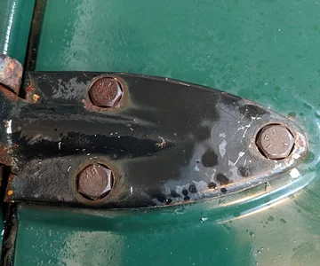 Rusty hood bolts2