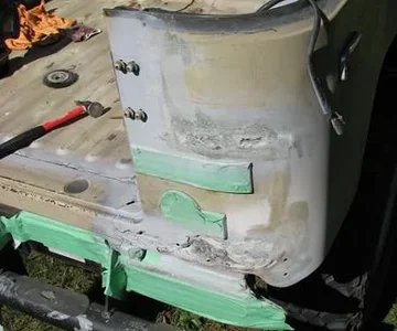 If I could weld this would have been a good place for some new metal. Lots of grinding and fibreglass instead.