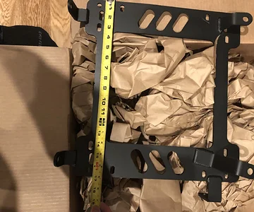 Seat bracket