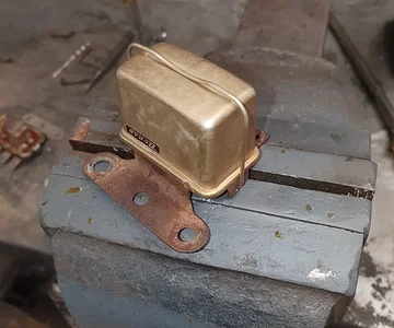 Horn relay