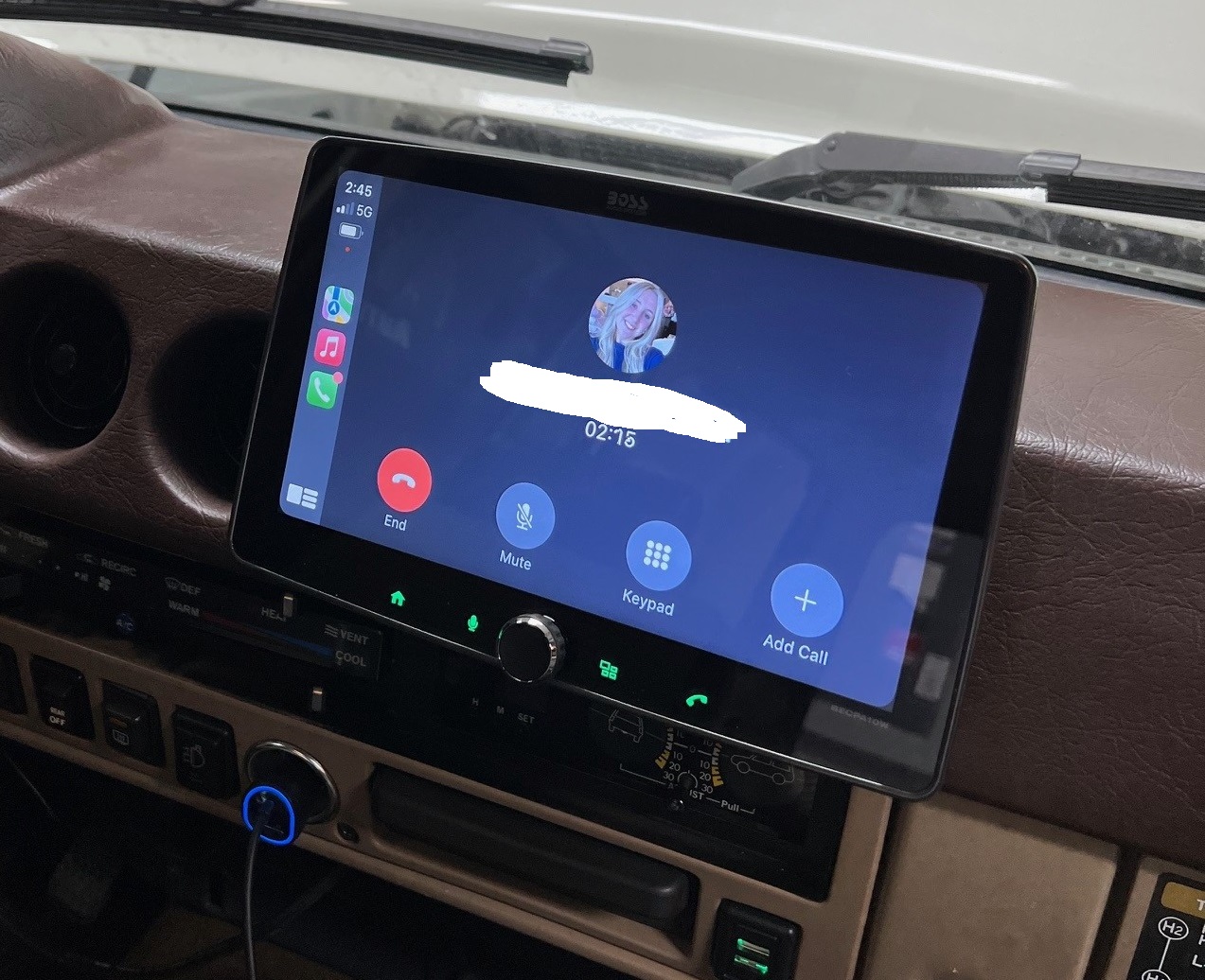 10" touchscreen