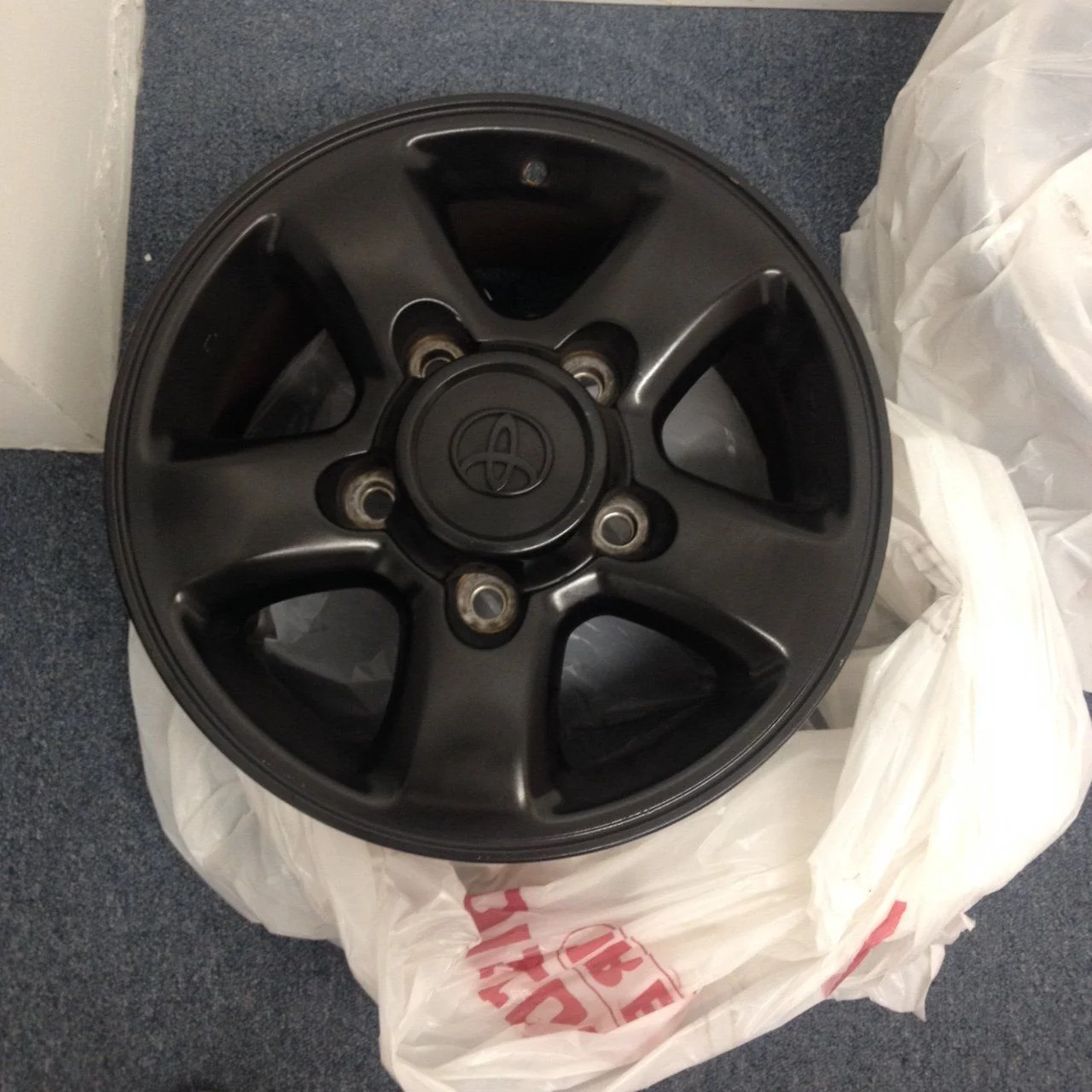 100 OEM Wheel & Cap Black