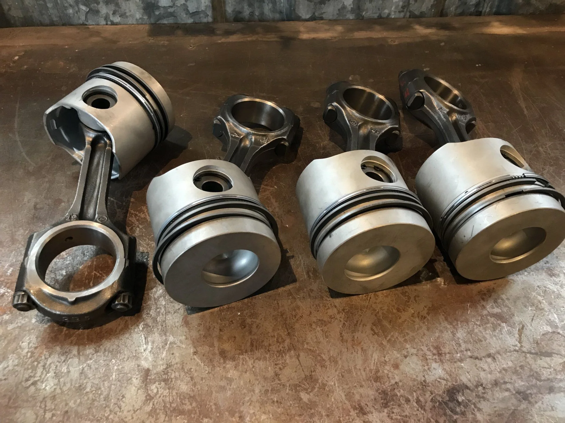 13bt pistons