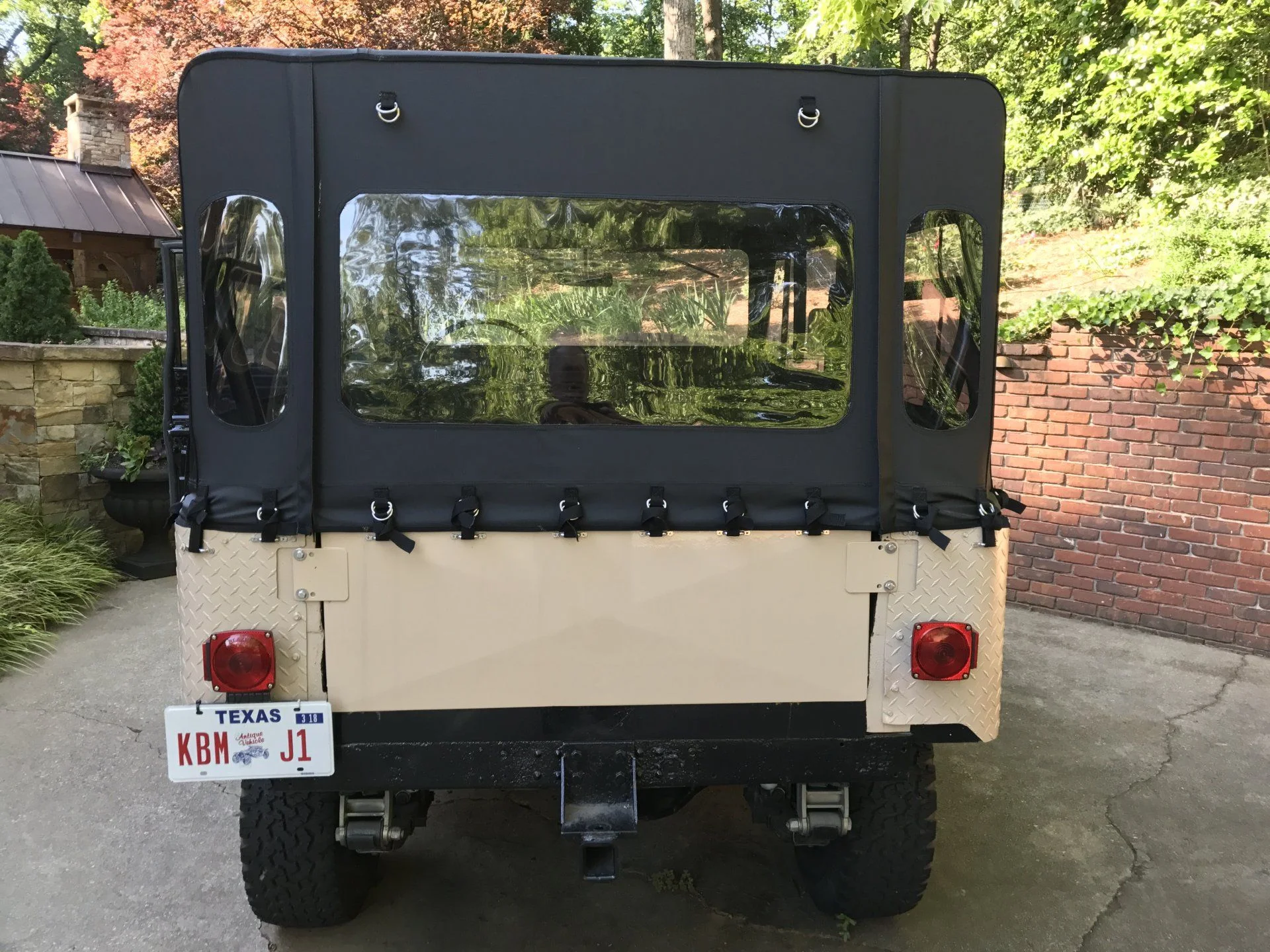 1972 FJ40 back
