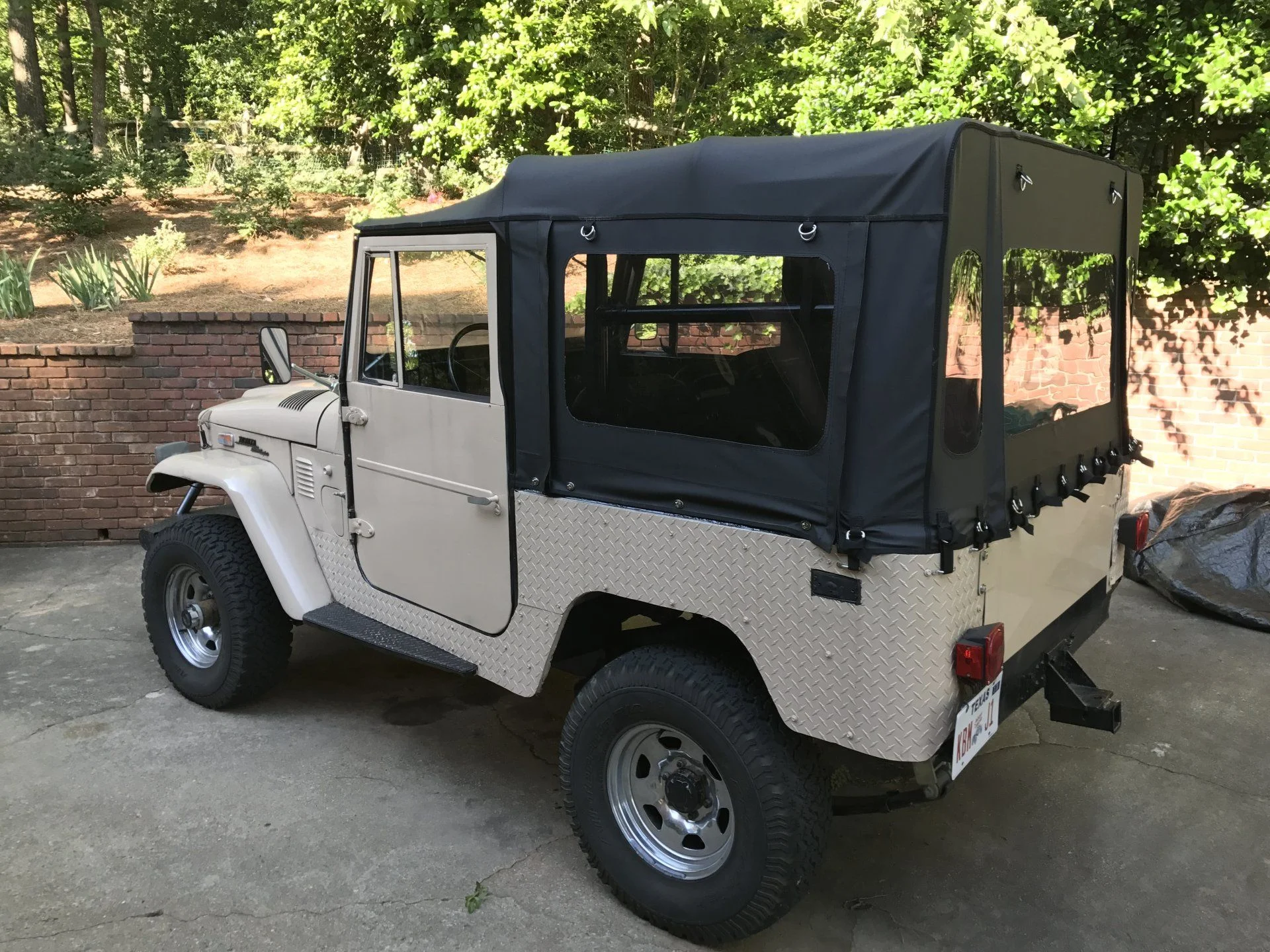 1972 FJ40 driver side