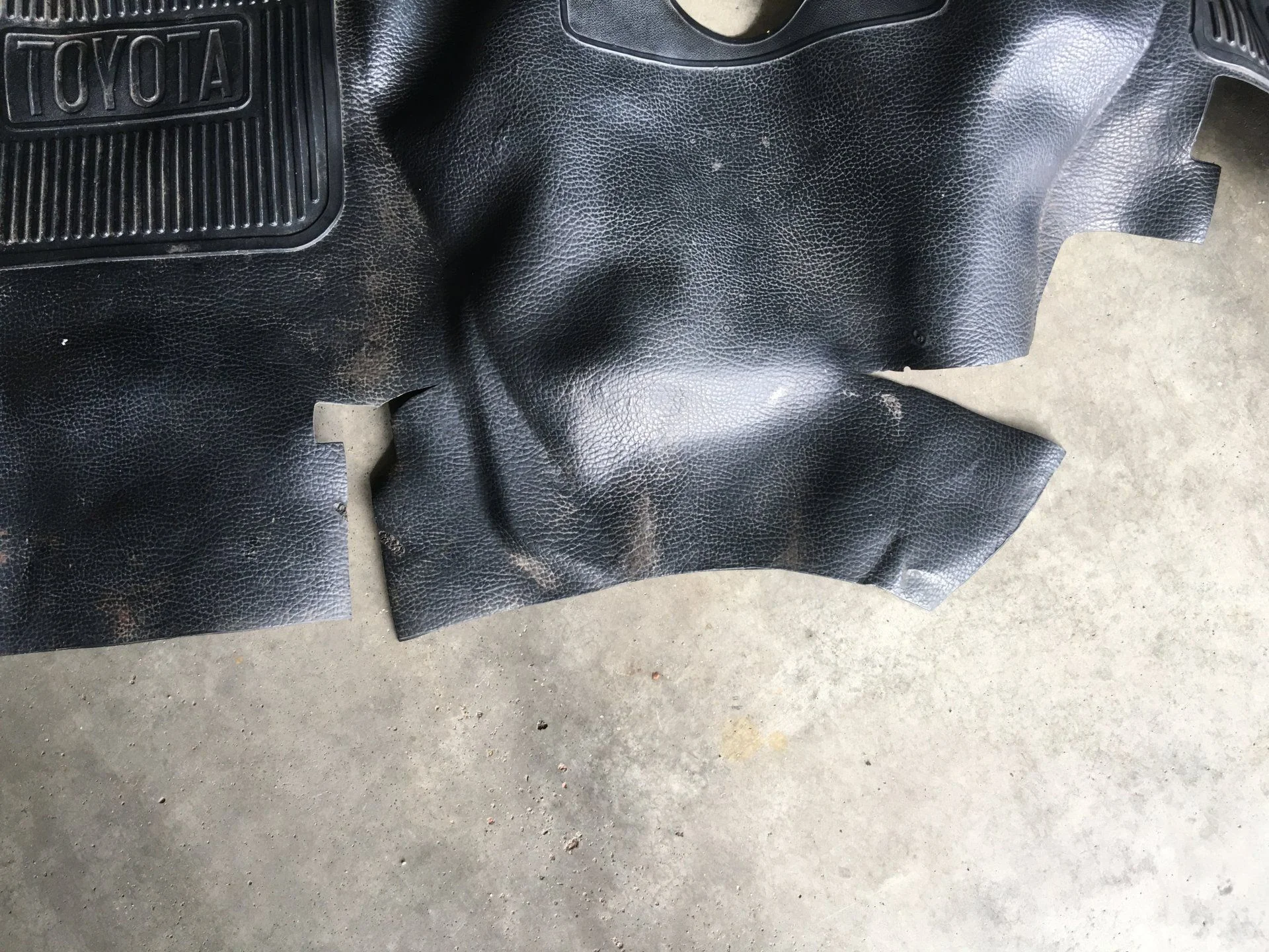 1975 Black Front Floor Mat