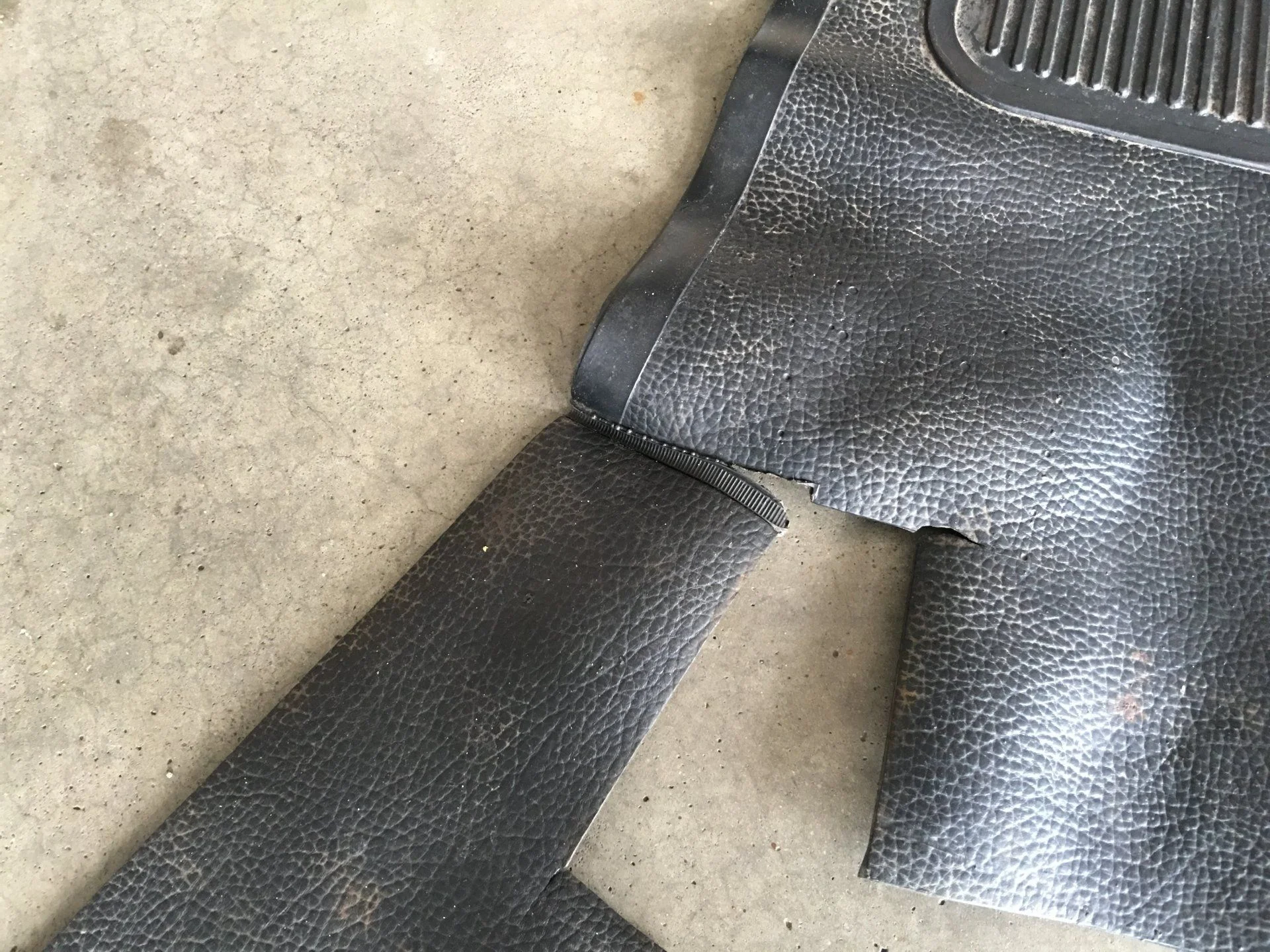 1975 Black Front Floor Mat